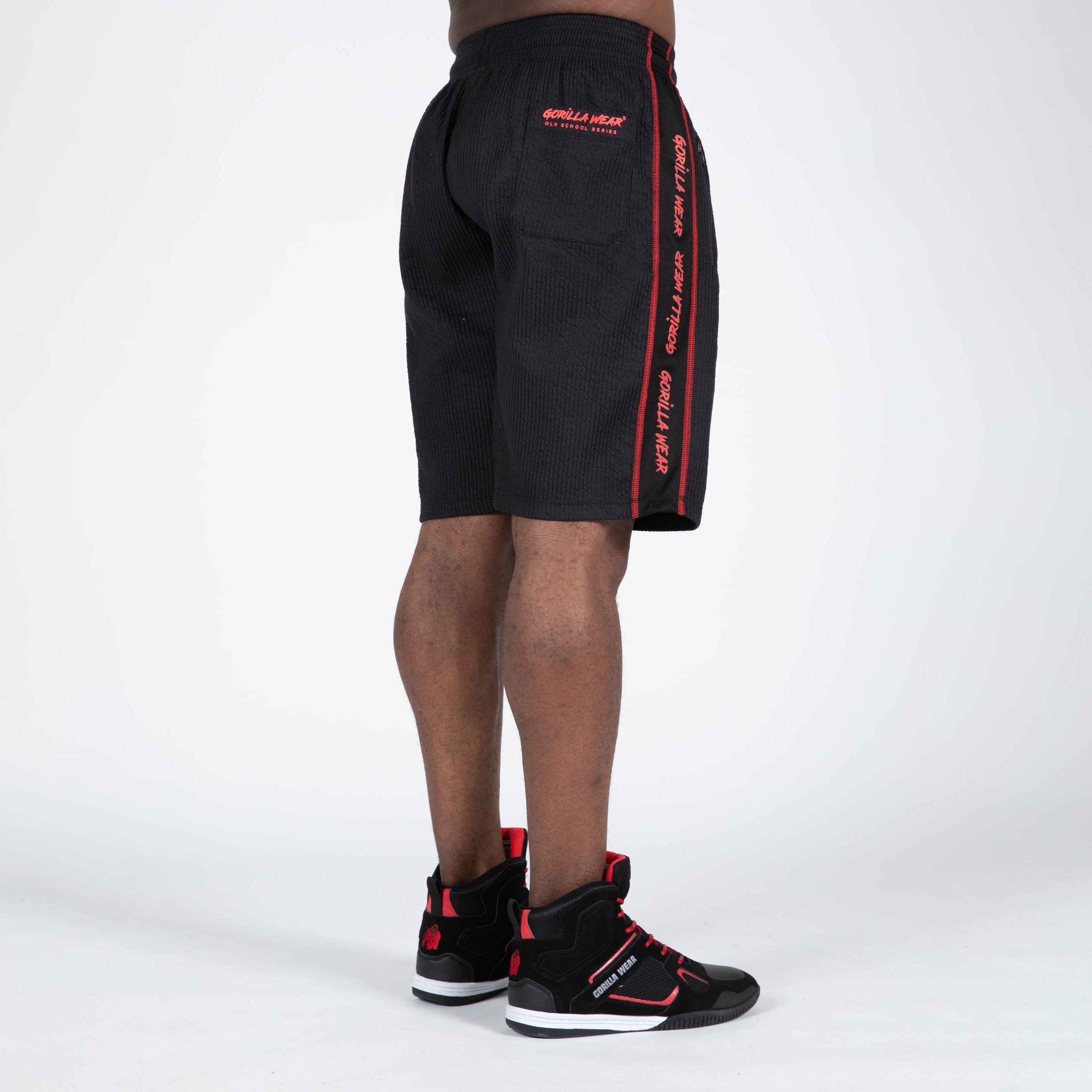 Buffalo Old School Workout Shorts, black/red